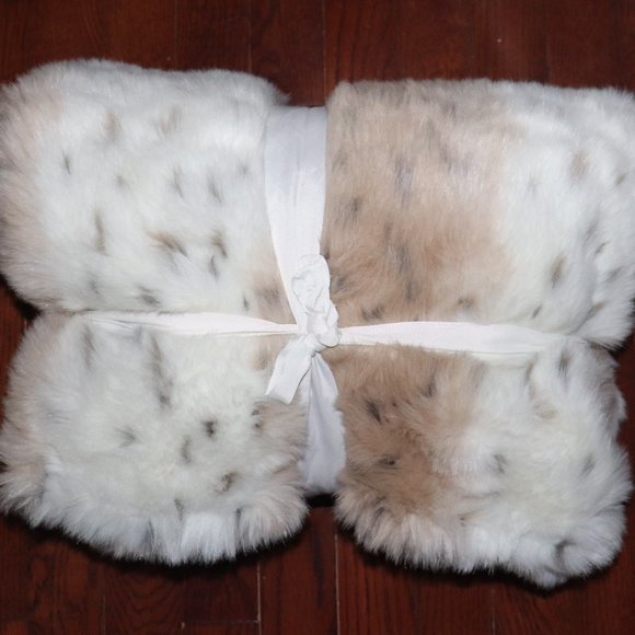 POTTERY BARN PB TEEN SNOW LEOPARD SHERPA THROW - Picture 7 of 7